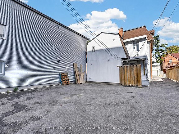 4th image of 438 Lewis St