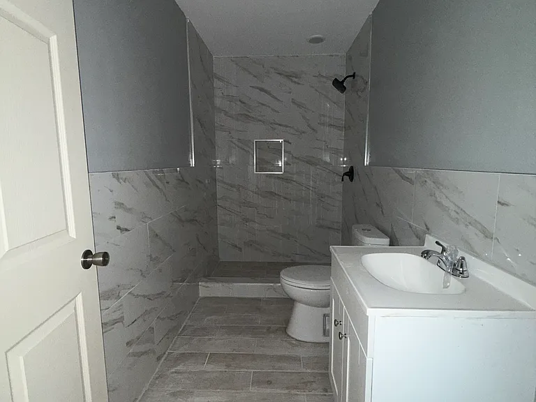 905 Colorado St — Photo 4