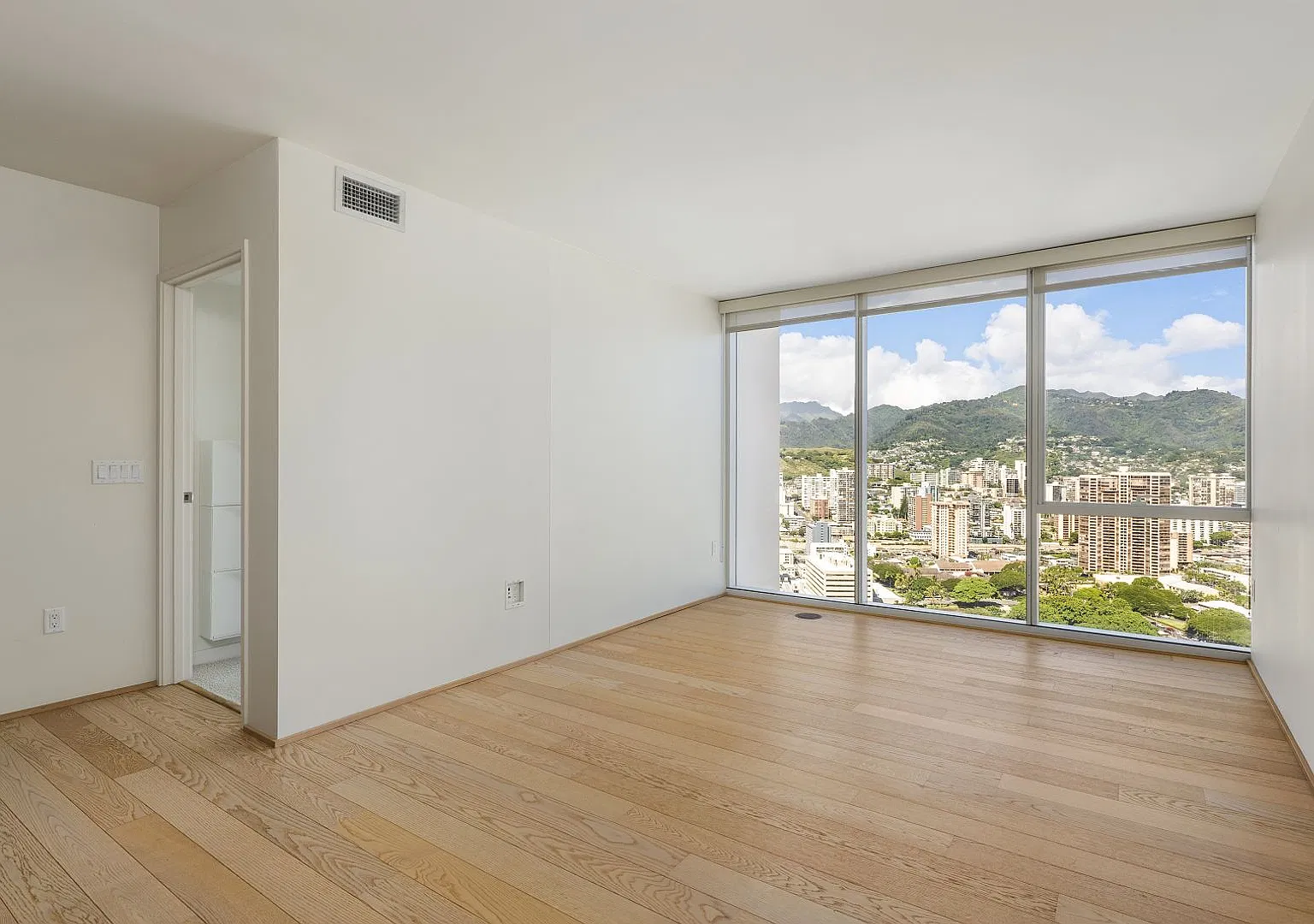 Symphony Honolulu - 1BR with 2 Parking Stalls — Photo 3