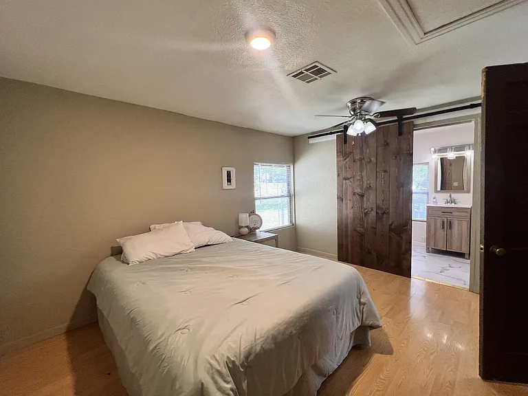 1519 S 43rd St — Photo 23