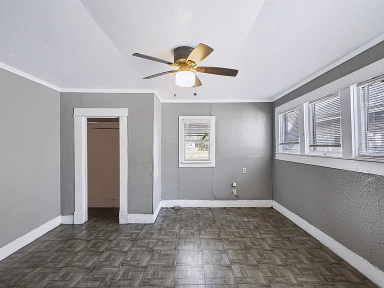 928 E Corona St — Photo 22