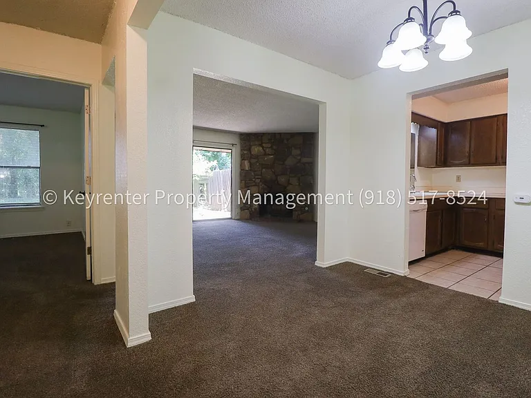 1359 E 60th St Duplex — Photo 11
