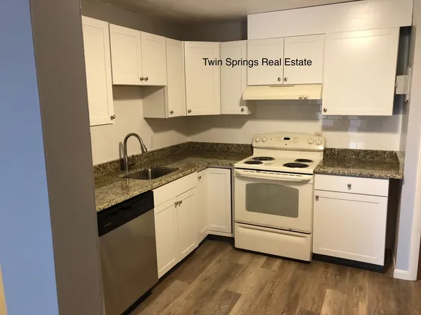 218 Spring St APT D4, West Roxbury, MA 02132