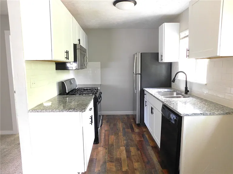 1014 E 23rd St — Photo 14