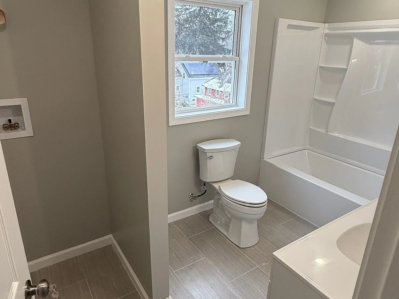 3 bed, 1.0 bath, 1010 sqft, $1,950 — Photo 3