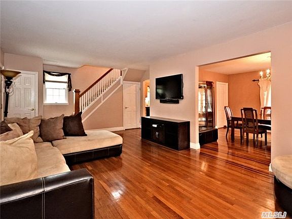 4th image of 28 Linden St