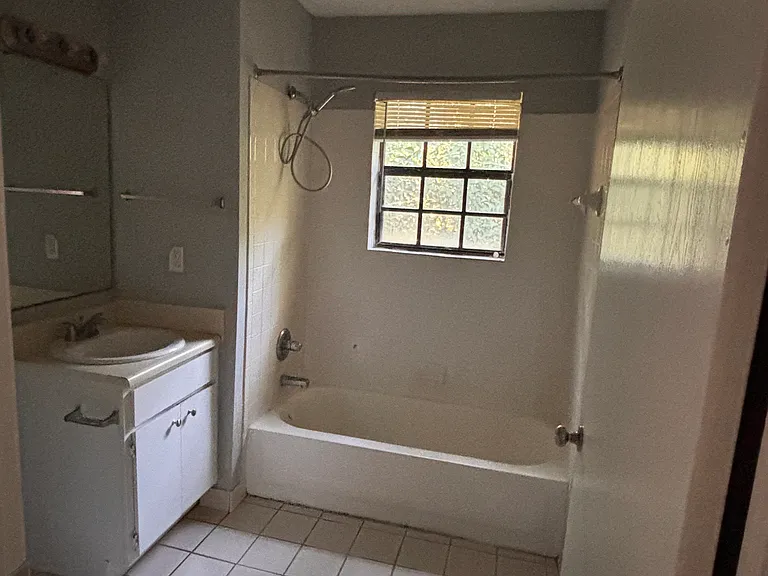 821 W Edgemont Ave #833 — Photo 5