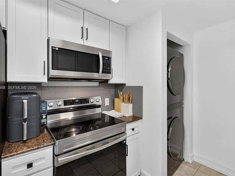 2000 N Bayshore Dr #306 — Photo 8