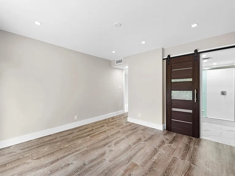 1400 NE 54th St #107 — Photo 17