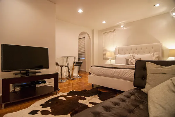 Rented by WAM Partners - William Moses Co. | media 87