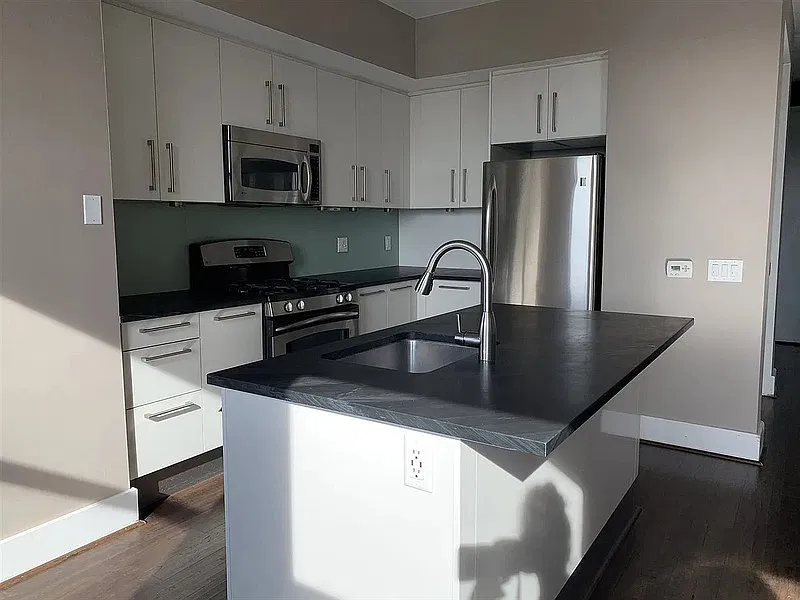 1 bed, 1.0 bath, 872 sqft, $1,900 — Photo 1