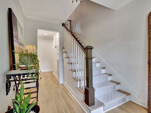 4th image of 2203 Creekside Ct
