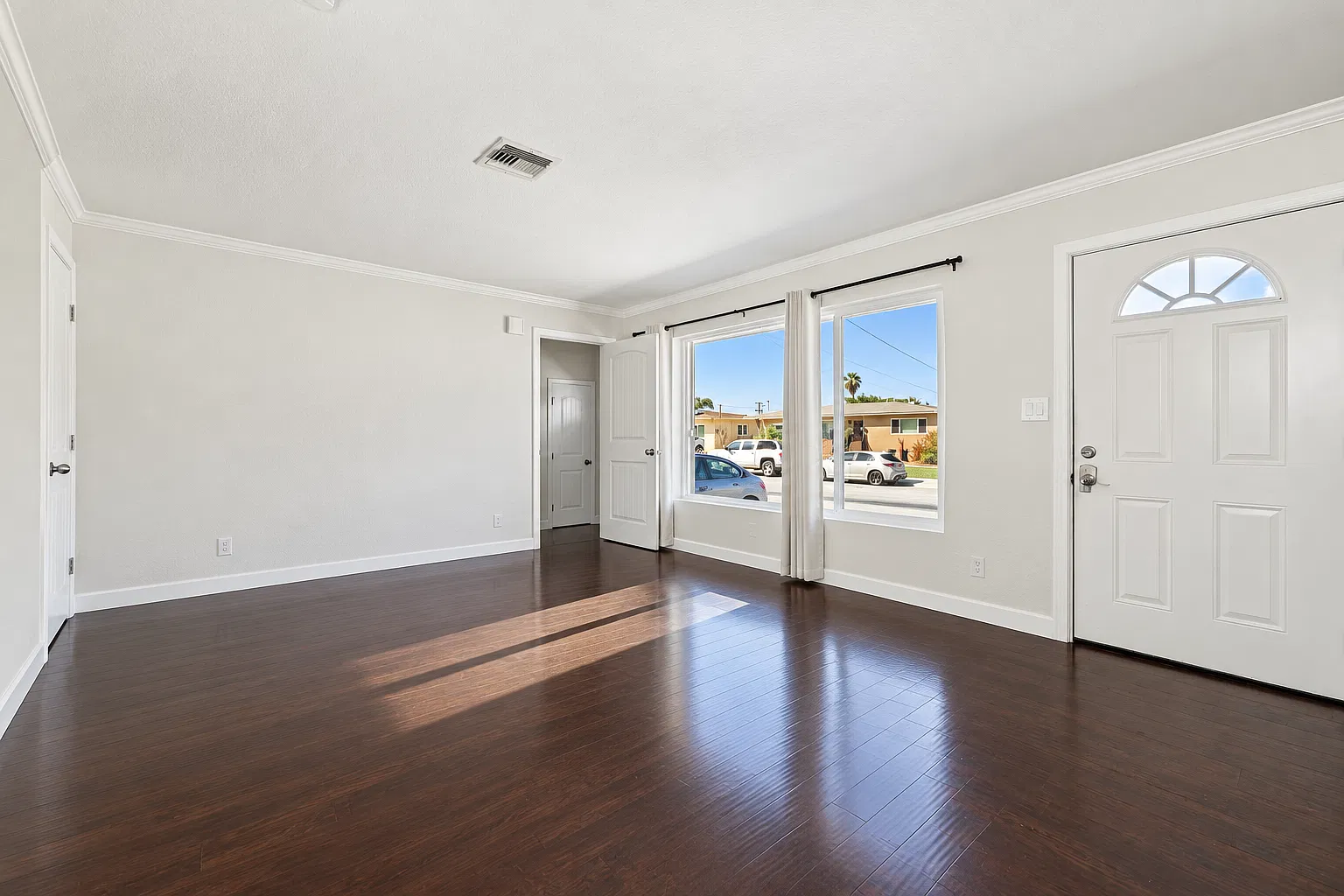 5 bed, 1750 sqft, $6,500 — Photo 3