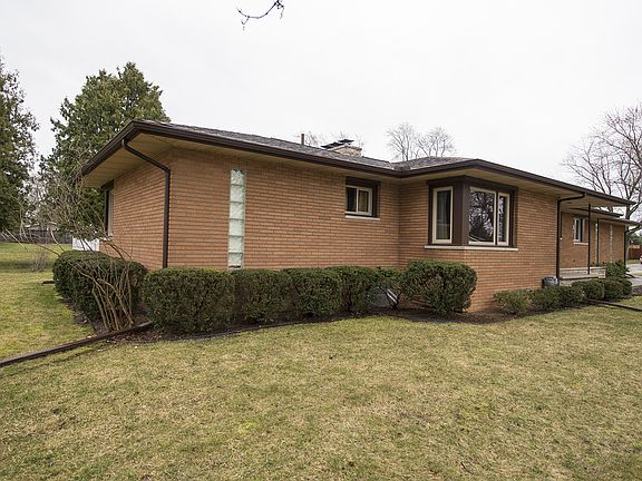 2nd image of 1421 Airfield Ln