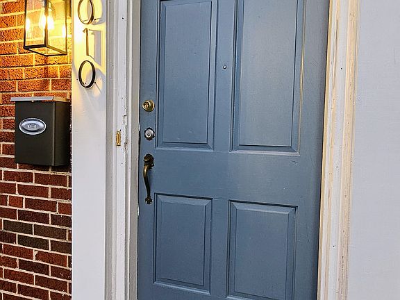 3rd image of 3010 Woodbine Pl #3010