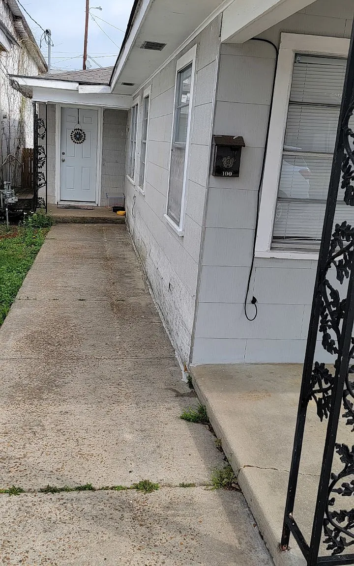 2 bed, 1.0 bath, $950 — Photo 2