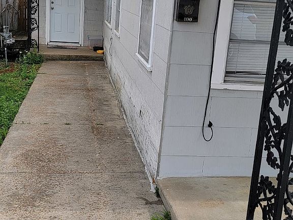 2nd image of 100 E Maggie St