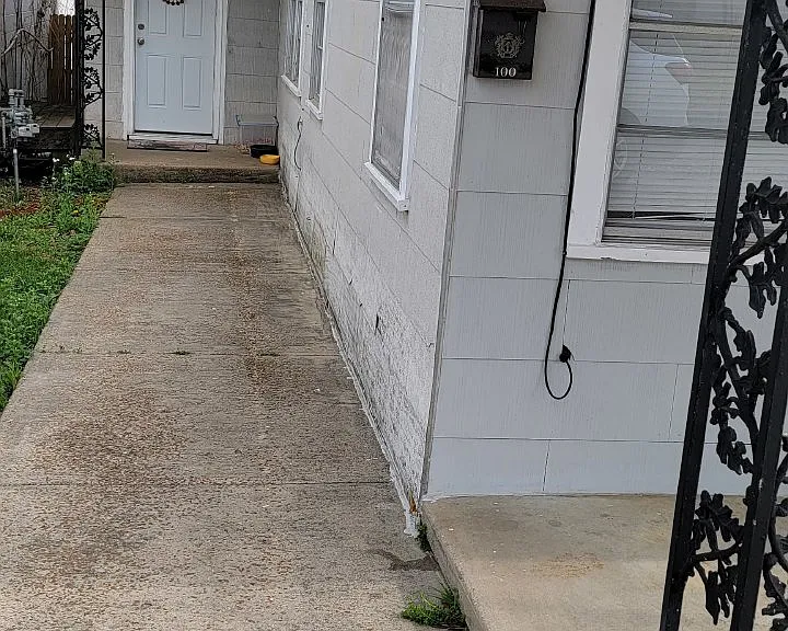 100 E Maggie St — Photo 2