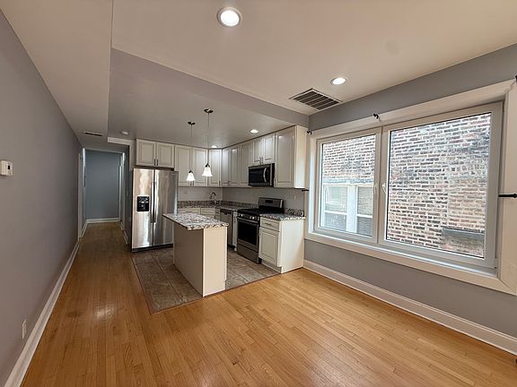 4th image of 2449 N Ridgeway Ave #2