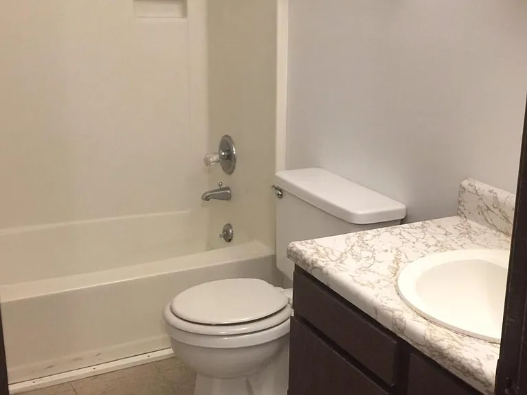 409 Anthony Dr — Photo 4