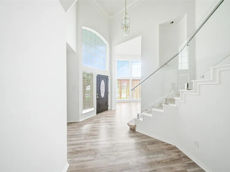 2415 Mills Creek Dr — Photo 6