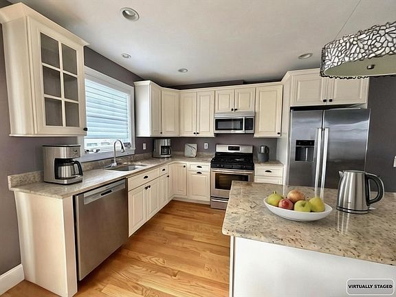 3rd image of 9 Park St Unit 4