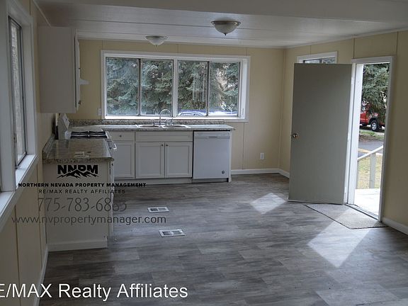 2nd image of 1471 Old Highway 395 Space 11