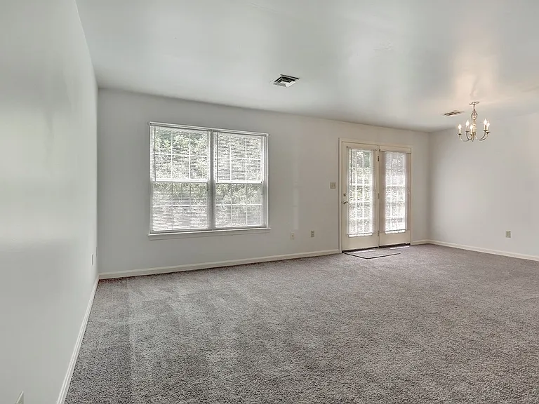 1940 Daybreak Cir — Photo 12
