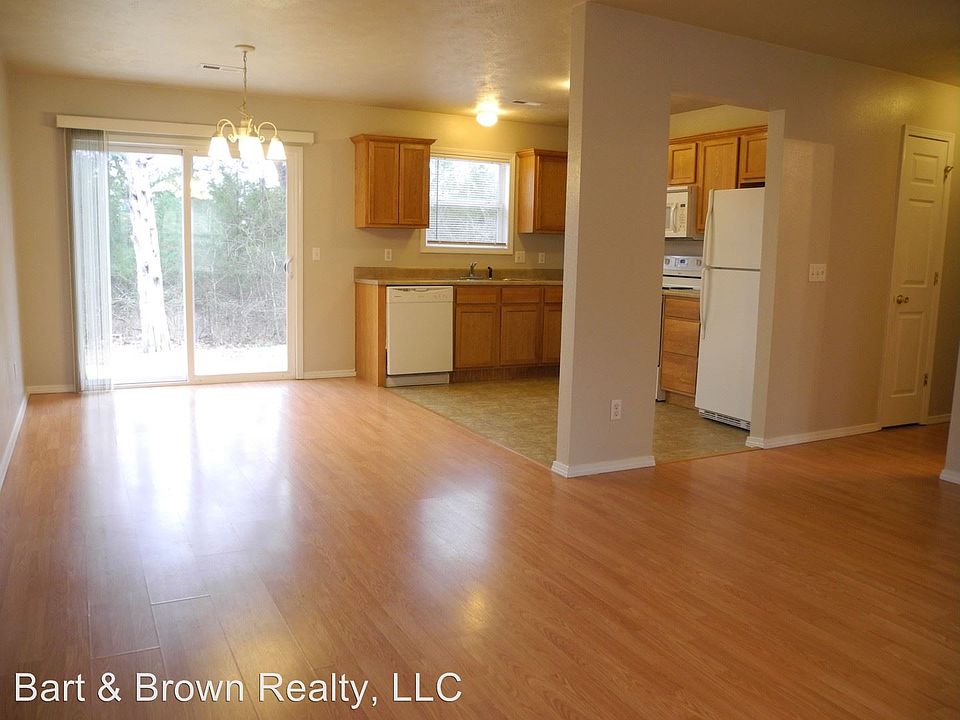 1st image of 5044 Greenwood Dr