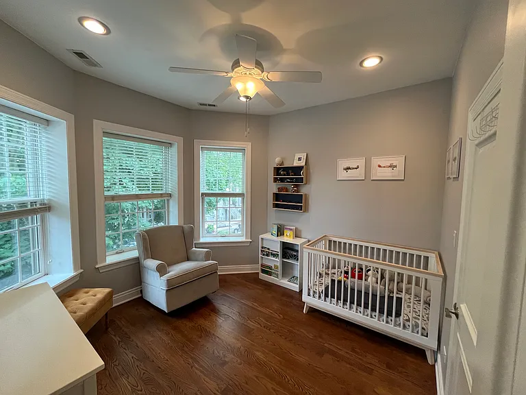 2242 W Melrose St — Photo 12