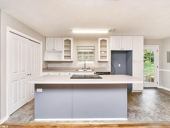 3rd image of 6608 Belwood Dr W