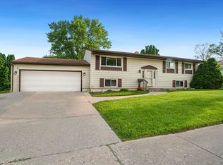 3423 Chadwick Dr, Rockford, IL 61109