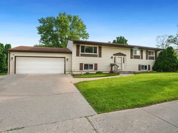 3423 Chadwick Dr, Rockford, IL 61109