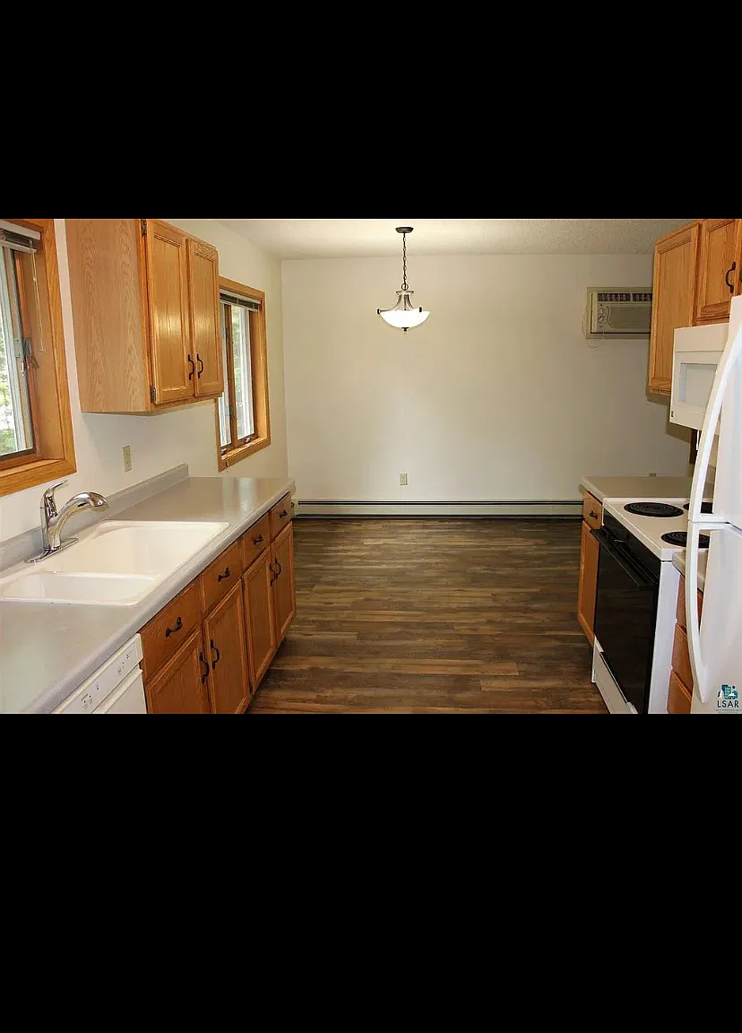 2 bed, 2000 sqft, $1,300 — Photo 2