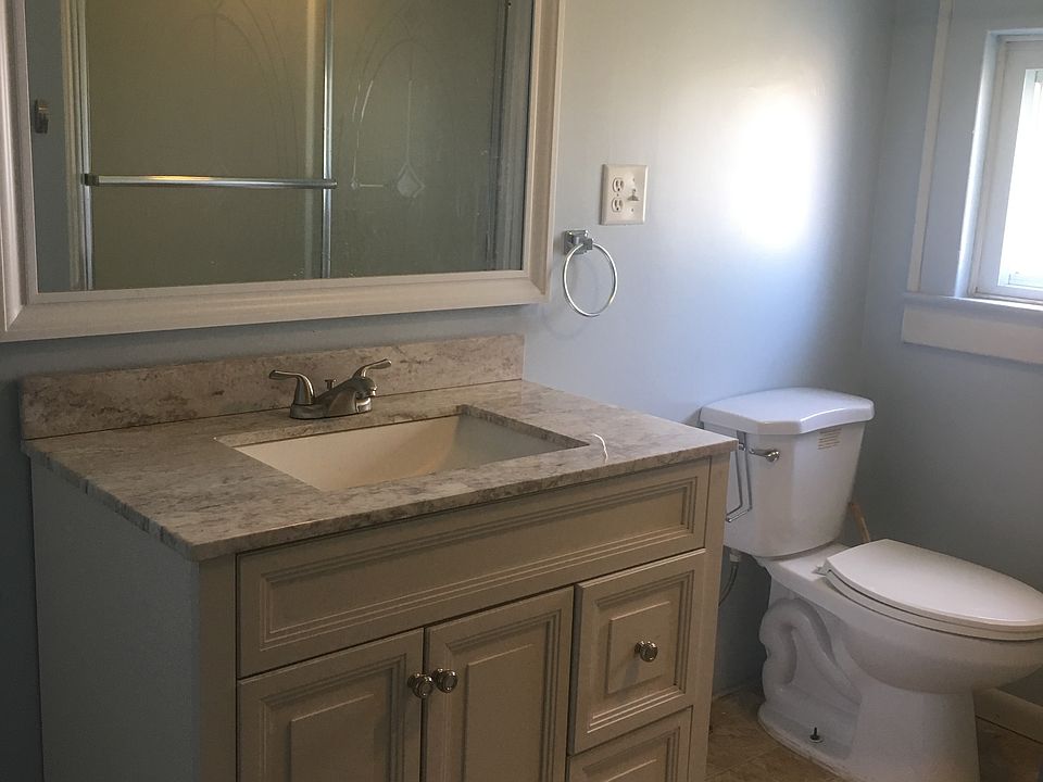 Upstairs bathroom 