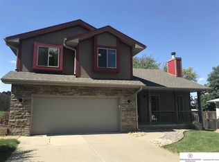 402 Fort St, Papillion, NE 68046