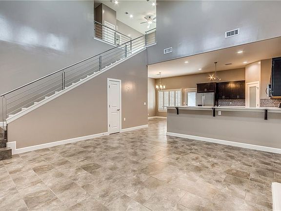 3rd image of 635 Hardwick Pl