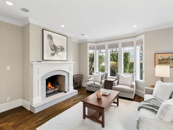 2518 Point Grey Rd, Vancouver, BC V6K 1A3