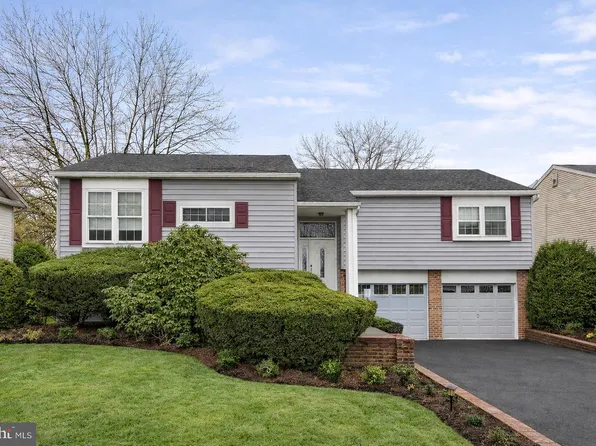 104 Hartline Dr, Reading, PA 19606