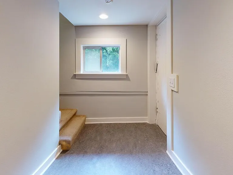 812 W Bothwell St — Photo 14