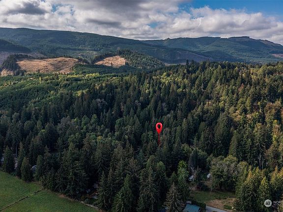 3rd image of 18117 Deschutes Drive SE