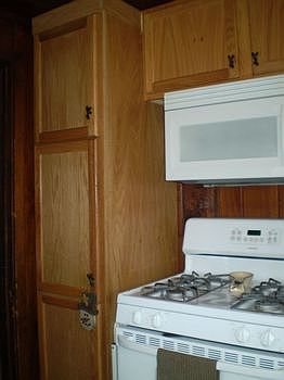 Not sure where to store your canned goods? No need to worry about that with the pantry that is besid