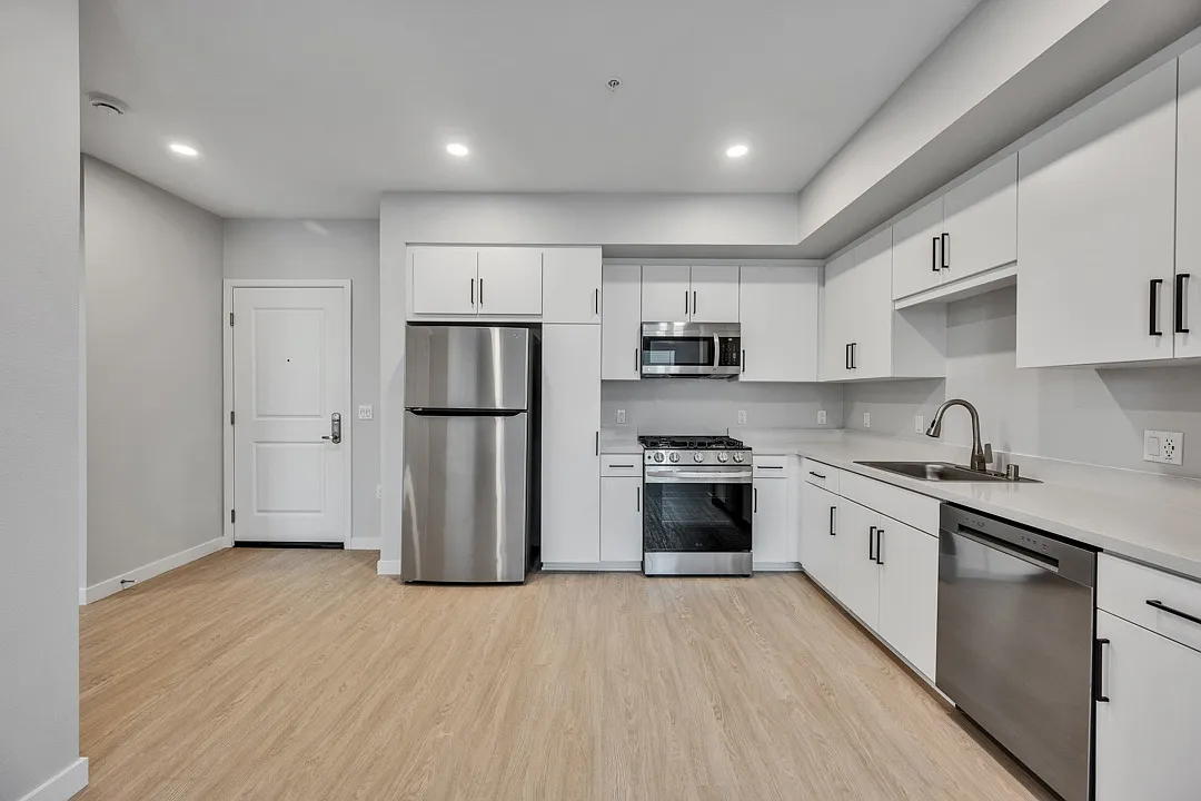 Downtown Ontario Luxury Apartments — Photo 1