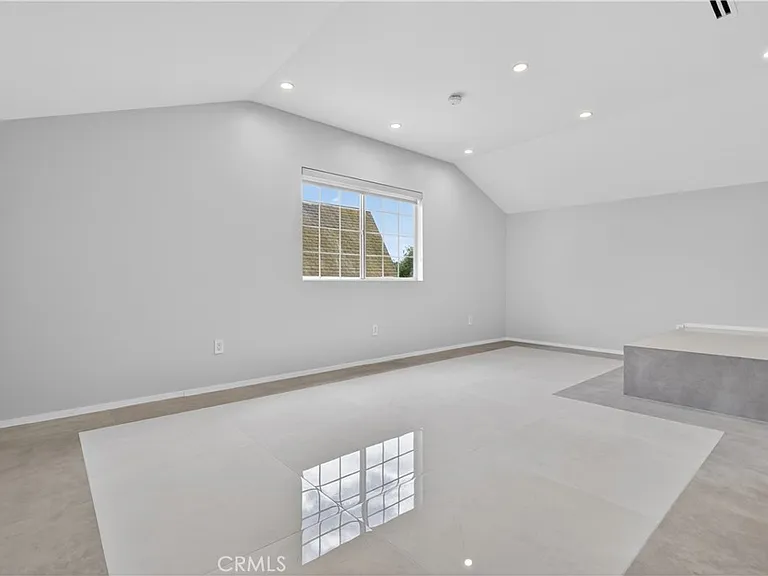 10510 Helendale Ave — Photo 48