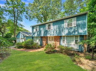 35 New Mill Rd, Smithtown, NY 11787