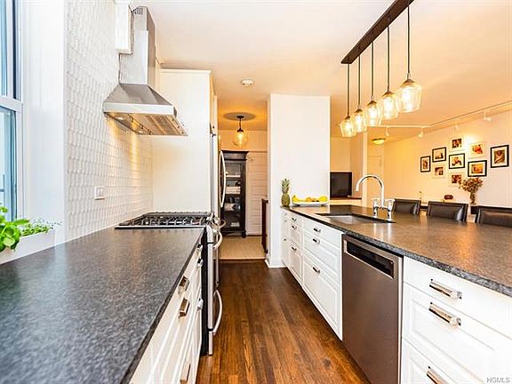 4th image of 3901 Independence Ave APT 5N