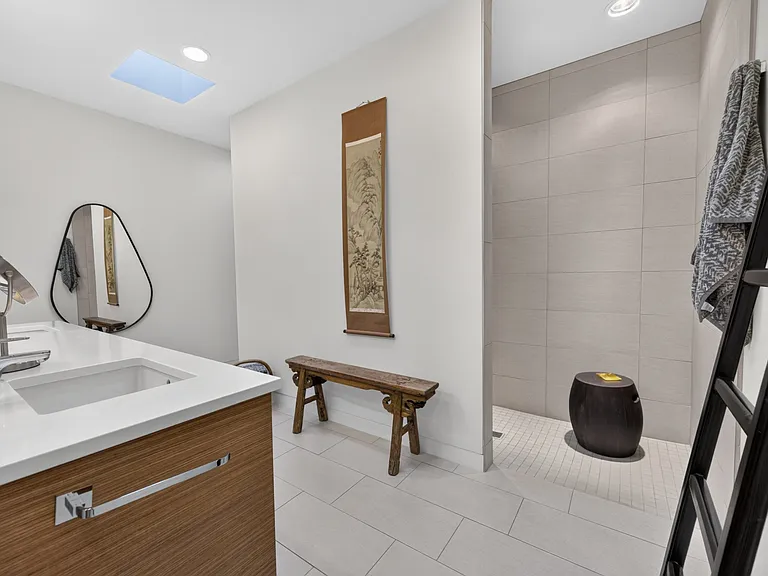 923 NW Albany Ave — Photo 44