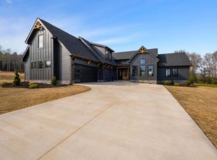 152 Harkness Ln, Campobello, SC 29322