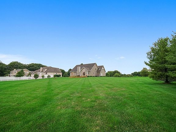5th image of 44 Keeneland Dr