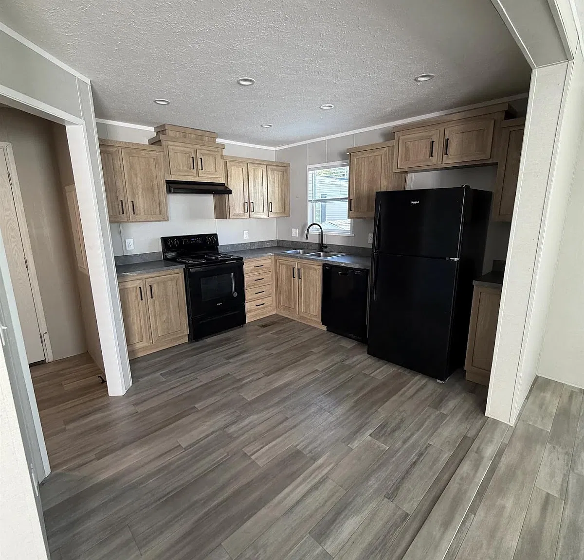2 bed, 1.0 bath, 864 sqft, $1,350 — Photo 1